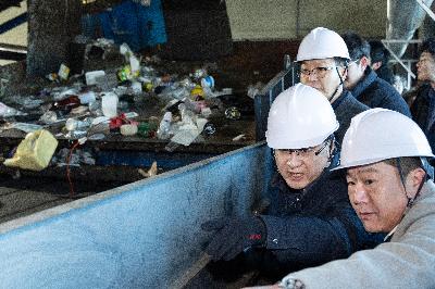 플라스틱 선별장 (1).JPG